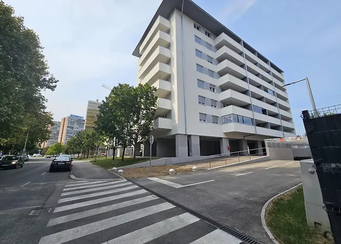 Flexible Selfcheckins 107 - Zagreb - Garage - Loggia - Bedroom
